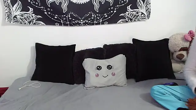 Snapshot of emily_n_abby chatting on 11-21-25, 02:27 emily n abby online show from 11-21-25, 02:27