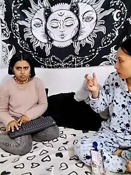 emily n abby online show from 06-15-26, 03:36