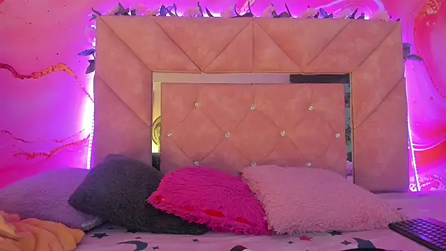 Snapshot of mia__blaze__ chatting on 01-12-26, 03:01 mia blaze online show from 01-12-26, 03:01