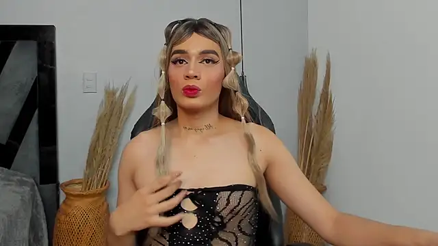 Amelia Brixton online show from 12-20-25, 04:52