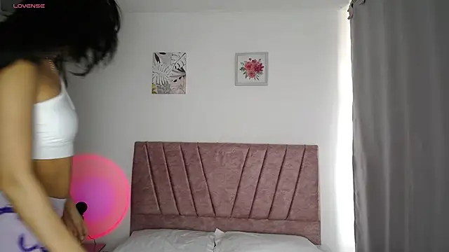 EmmaNova  online show from 10-29-25, 03:47