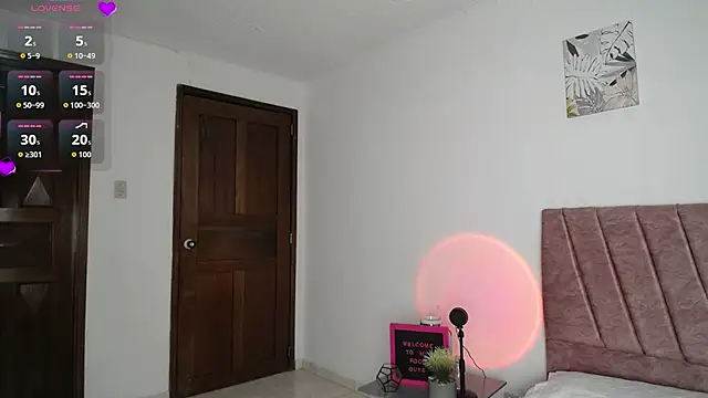 EmmaNova  online show from 10-30-25, 04:19