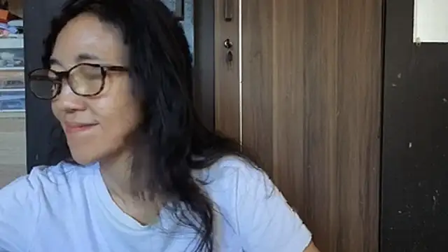Snapshot of princessD077 chatting on 07-10-26, 04:28 princessD077 online show from 07-10-26, 04:28