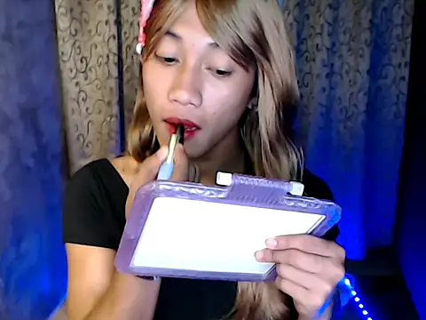 Snapshot of taylaxuxu chatting on 12-19-25, 04:14 taylaxuxu online show from 12-19-25, 04:14