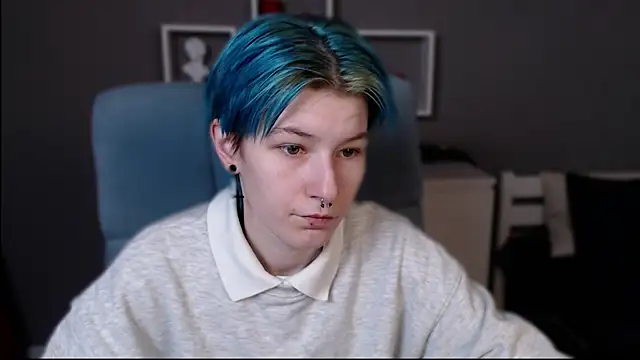 Snapshot of guitarandangell chatting on 10-21-25, 06:47 guitarandangell online show from 10-21-25, 06:47