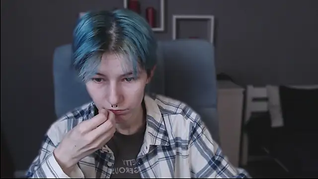 Snapshot of guitarandangell chatting on 10-23-25, 09:52 guitarandangell online show from 10-23-25, 09:52