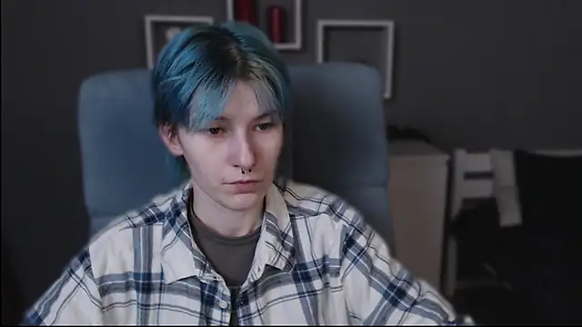 Snapshot of guitarandangell chatting on 10-24-25, 03:25 guitarandangell online show from 10-24-25, 03:25