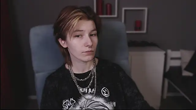 Snapshot of guitarandangell chatting on 01-13-26, 06:40 guitarandangell online show from 01-13-26, 06:40