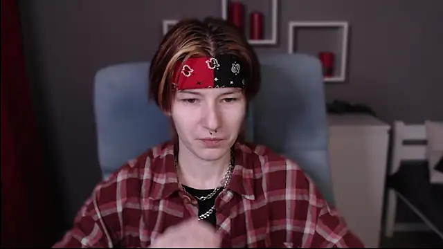 Snapshot of guitarandangell chatting on 01-15-26, 07:24 guitarandangell online show from 01-15-26, 07:24