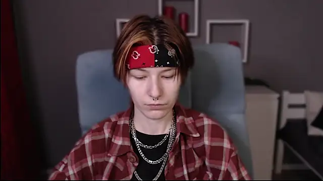 Snapshot of guitarandangell chatting on 01-16-26, 05:11 guitarandangell online show from 01-16-26, 05:11