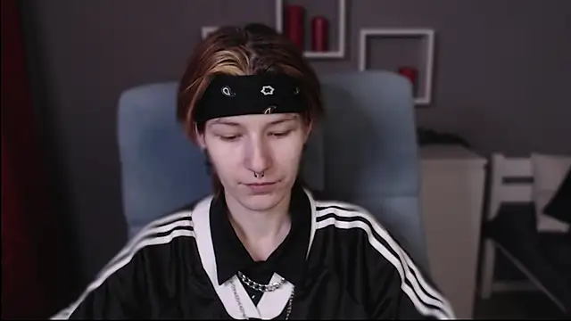 Snapshot of guitarandangell chatting on 01-19-26, 10:19 guitarandangell online show from 01-19-26, 10:19