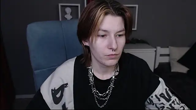 Snapshot of guitarandangell chatting on 02-10-26, 08:18 guitarandangell online show from 02-10-26, 08:18