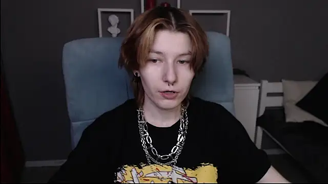 Snapshot of guitarandangell chatting on 02-12-26, 09:04 guitarandangell online show from 02-12-26, 09:04