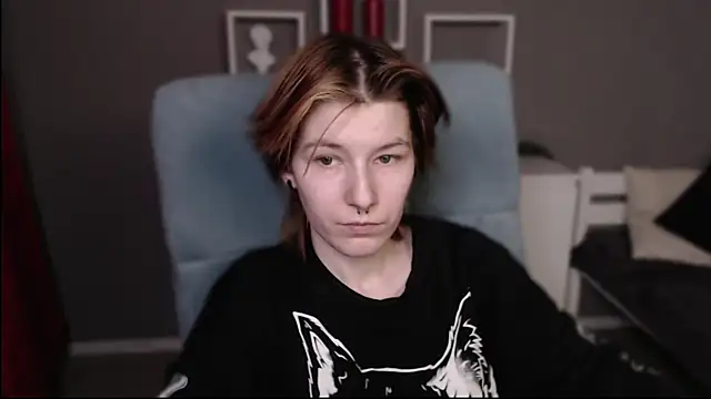 Snapshot of guitarandangell chatting on 02-16-26, 07:37 guitarandangell online show from 02-16-26, 07:37