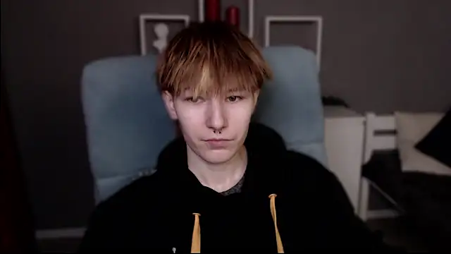 Snapshot of guitarandangell chatting on 02-25-26, 11:09 guitarandangell online show from 02-25-26, 11:09