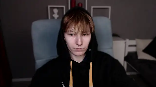 Snapshot of guitarandangell chatting on 02-26-26, 02:27 guitarandangell online show from 02-26-26, 02:27