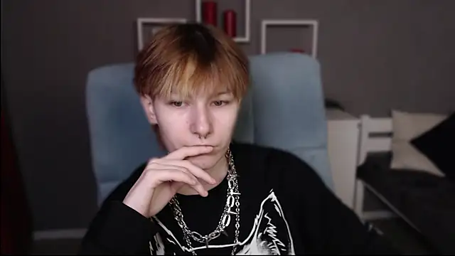 Snapshot of guitarandangell chatting on 02-28-26, 06:47 guitarandangell online show from 02-28-26, 06:47