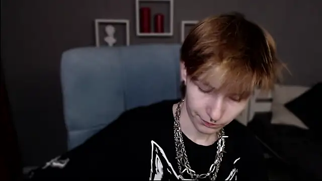 Snapshot of guitarandangell chatting on 03-03-26, 04:40 guitarandangell online show from 03-03-26, 04:40