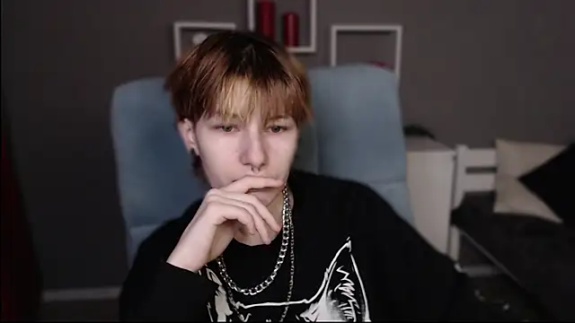 Snapshot of guitarandangell chatting on 03-04-26, 01:50 guitarandangell online show from 03-04-26, 01:50