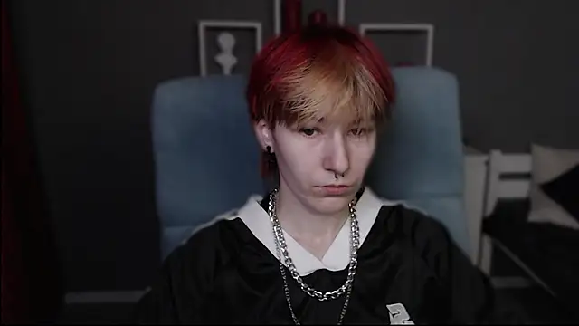 Snapshot of guitarandangell chatting on 03-16-26, 07:34 guitarandangell online show from 03-16-26, 07:34