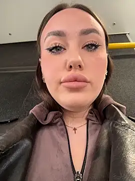 KiraSunshine online show from 04-28-26, 05:56