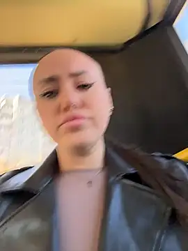 KiraSunshine online show from 04-29-26, 07:23