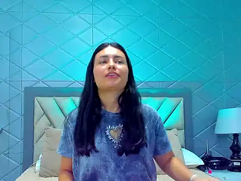 Snapshot of ViolettRouse chatting on 11-28-25, 03:58 ViolettRouse online show from 11-28-25, 03:58