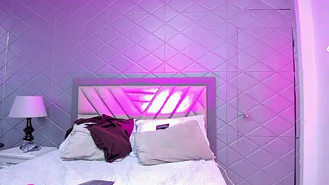 Snapshot of ViolettRouse chatting on 12-14-25, 04:56 ViolettRouse online show from 12-14-25, 04:56