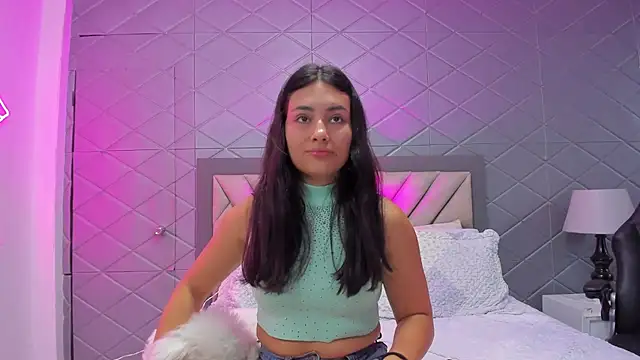 Snapshot of ViolettRouse chatting on 12-15-25, 04:11 ViolettRouse online show from 12-15-25, 04:11