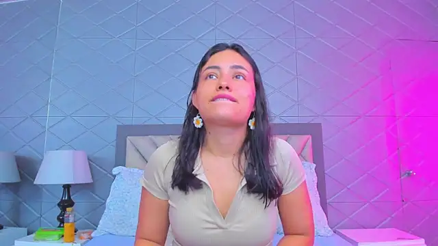 Snapshot of ViolettRouse chatting on 02-05-26, 02:54 ViolettRouse online show from 02-05-26, 02:54