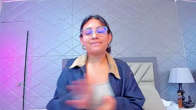 Snapshot of ViolettRouse chatting on 02-24-26, 03:10 ViolettRouse online show from 02-24-26, 03:10