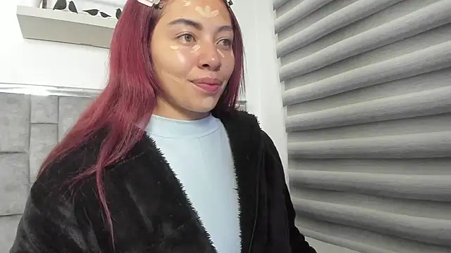 melanie roux   online show from 06-19-26, 03:44
