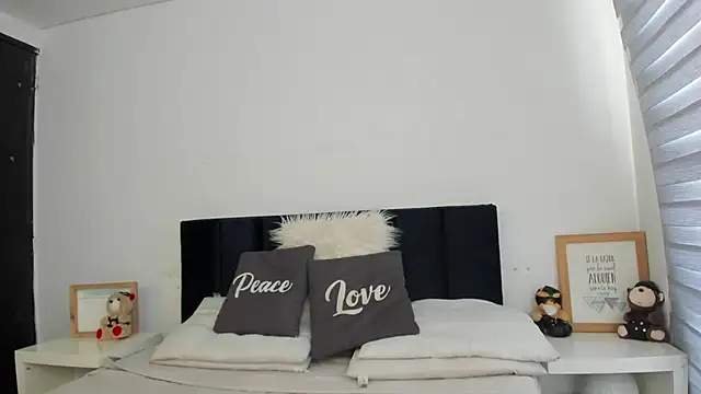 melanie roux   online show from 07-08-26, 12:20
