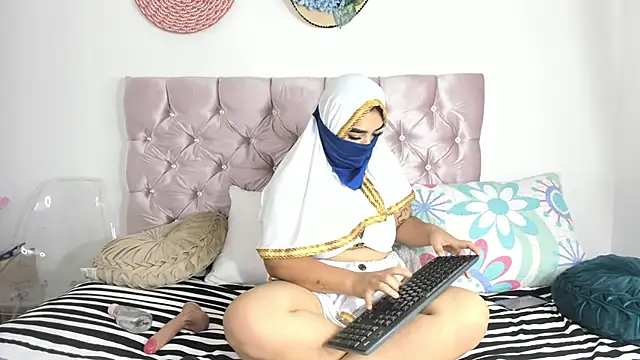 Snapshot of Inaya_Khalifa chatting on 11-14-25, 03:05 Inaya Khalifa online show from 11-14-25, 03:05