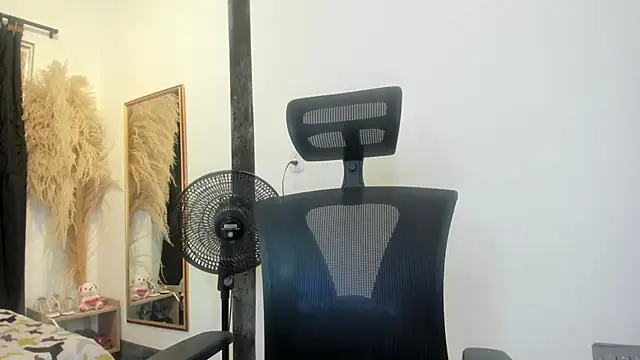 Snapshot of Inaya_Khalifa chatting on 02-17-26, 01:13 Inaya Khalifa online show from 02-17-26, 01:13