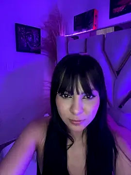 Hanna Plum online show from 11-14-25, 04:22