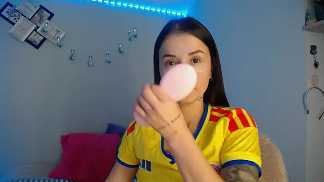 Snapshot of Emma_sweet_hot chatting on 06-17-26, 04:08 Emma sweet hot online show from 06-17-26, 04:08