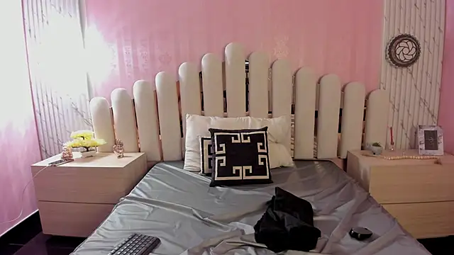 Isabella Marsh online show from 11-04-25, 12:04