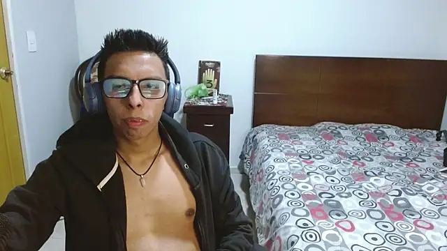 Snapshot of DavTwink3100 chatting on 11-24-25, 03:06 DavTwink3100 online show from 11-24-25, 03:06