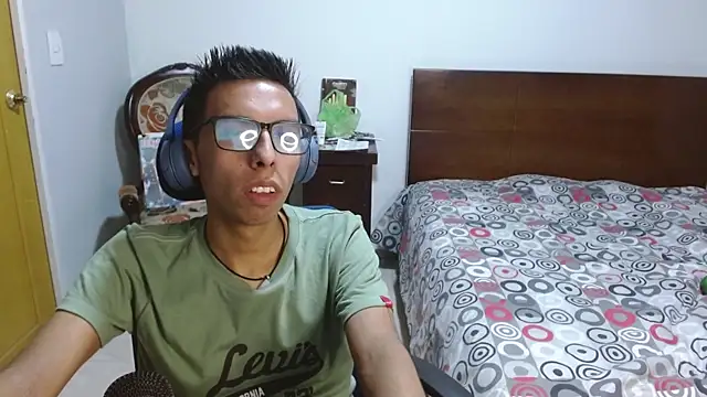 Snapshot of DavTwink3100 chatting on 11-26-25, 02:01 DavTwink3100 online show from 11-26-25, 02:01