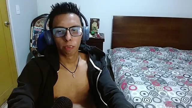 Snapshot of DavTwink3100 chatting on 12-14-25, 02:06 DavTwink3100 online show from 12-14-25, 02:06