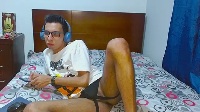 Snapshot of DavTwink3100 chatting on 12-16-25, 02:27 DavTwink3100 online show from 12-16-25, 02:27