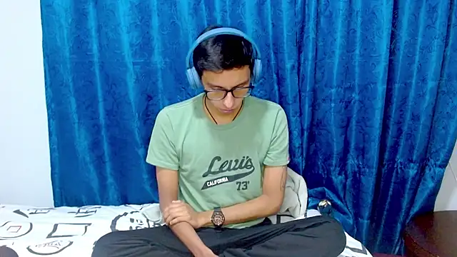 Snapshot of DavTwink3100 chatting on 01-15-26, 02:16 DavTwink3100 online show from 01-15-26, 02:16