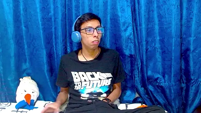 Snapshot of DavTwink3100 chatting on 01-18-26, 02:15 DavTwink3100 online show from 01-18-26, 02:15