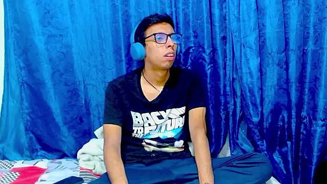 Snapshot of DavTwink3100 chatting on 02-04-26, 02:17 DavTwink3100 online show from 02-04-26, 02:17