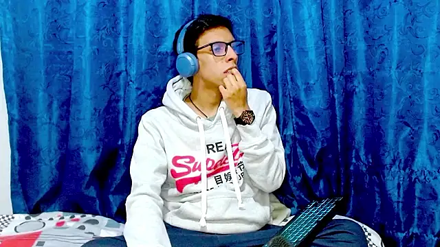 Snapshot of DavTwink3100 chatting on 02-11-26, 02:05 DavTwink3100 online show from 02-11-26, 02:05