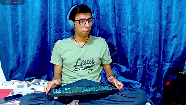 Snapshot of DavTwink3100 chatting on 02-18-26, 01:45 DavTwink3100 online show from 02-18-26, 01:45