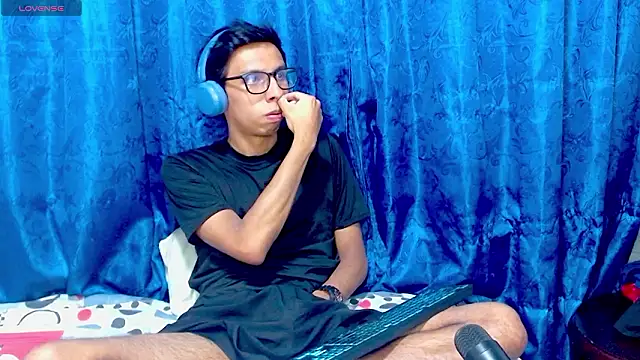 Snapshot of DavTwink3100 chatting on 02-19-26, 01:56 DavTwink3100 online show from 02-19-26, 01:56