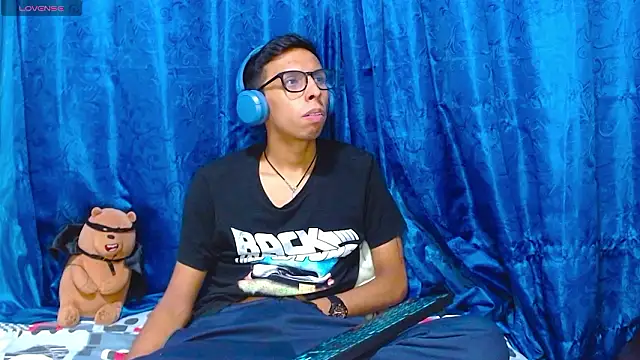 Snapshot of DavTwink3100 chatting on 03-03-26, 02:18 DavTwink3100 online show from 03-03-26, 02:18