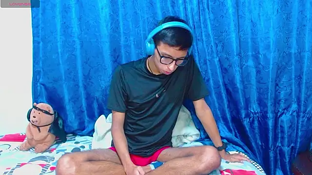 Snapshot of DavTwink3100 chatting on 03-12-26, 01:34 DavTwink3100 online show from 03-12-26, 01:34